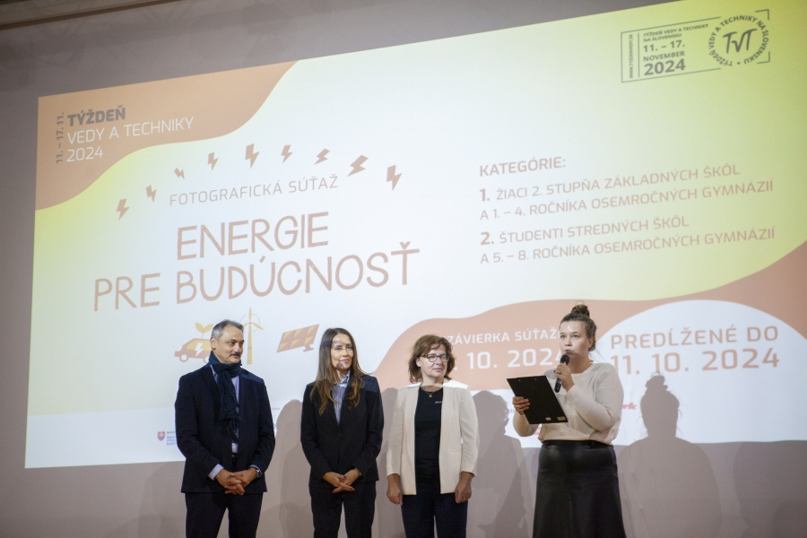 Oceňovanie výhercov výtvarnej a fotografickej súťaže 2024 - Miloš Bikár, podpredseda predstavenstva a vrchný riaditeľ úseku ekonomiky spoločnosti SEPS, a. s. 