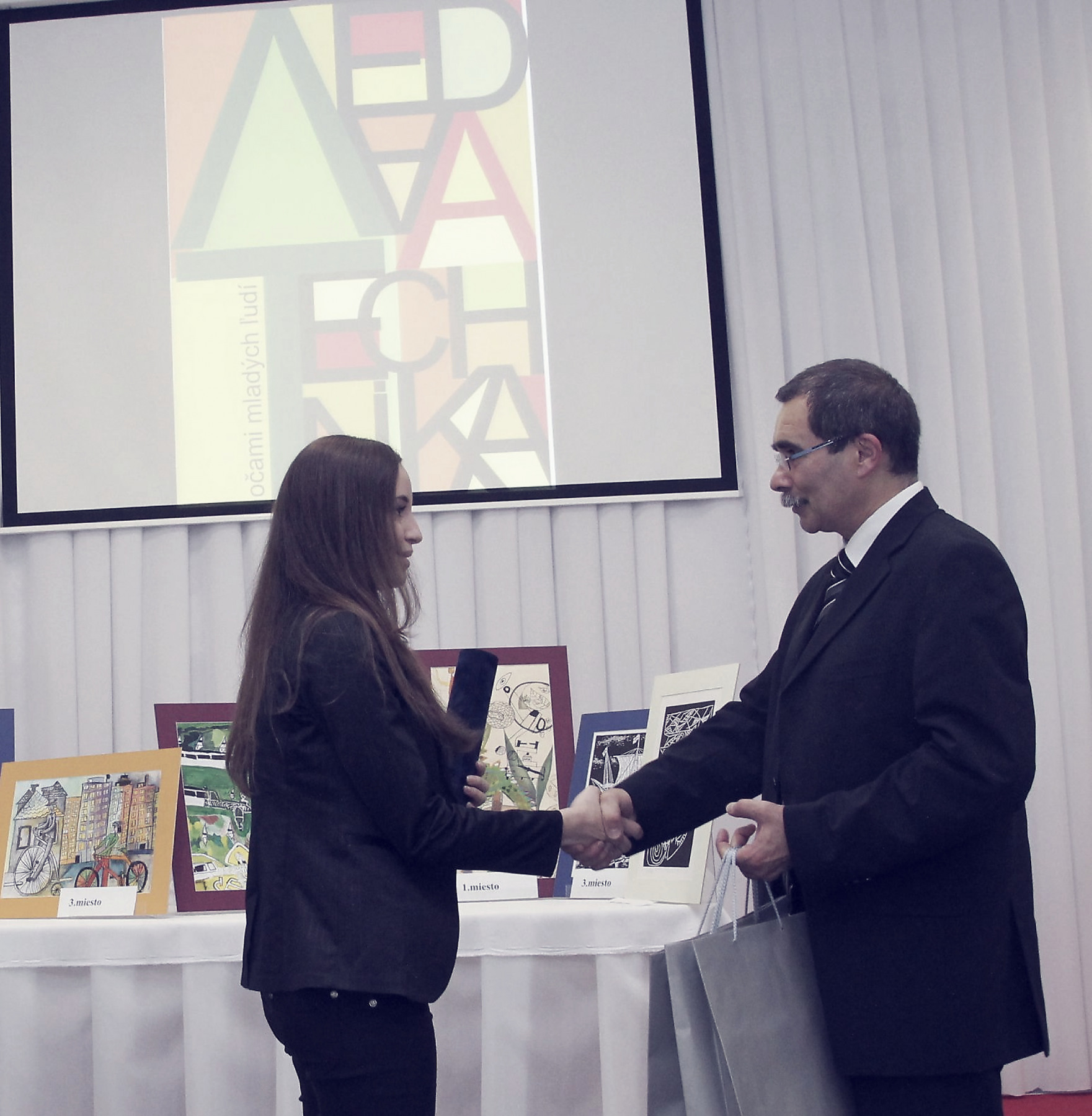 Odovzdávanie cien výhercom súťaží v rámci TVT 2012