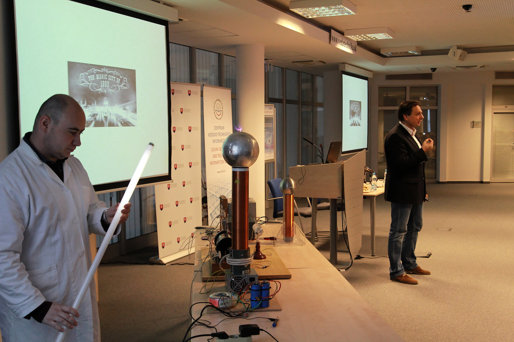 Piatok s fyzikou – TVT 2014